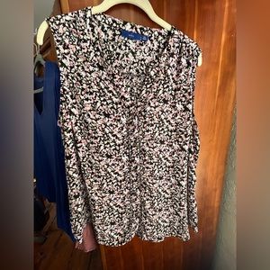 Apt. 9 Black/Pink/White Floral V-neck Tank - EUC